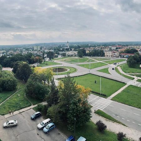 Mieszkanie W Centrum Miasta Ostrowiec Świętokrzyski エクステリア 写真