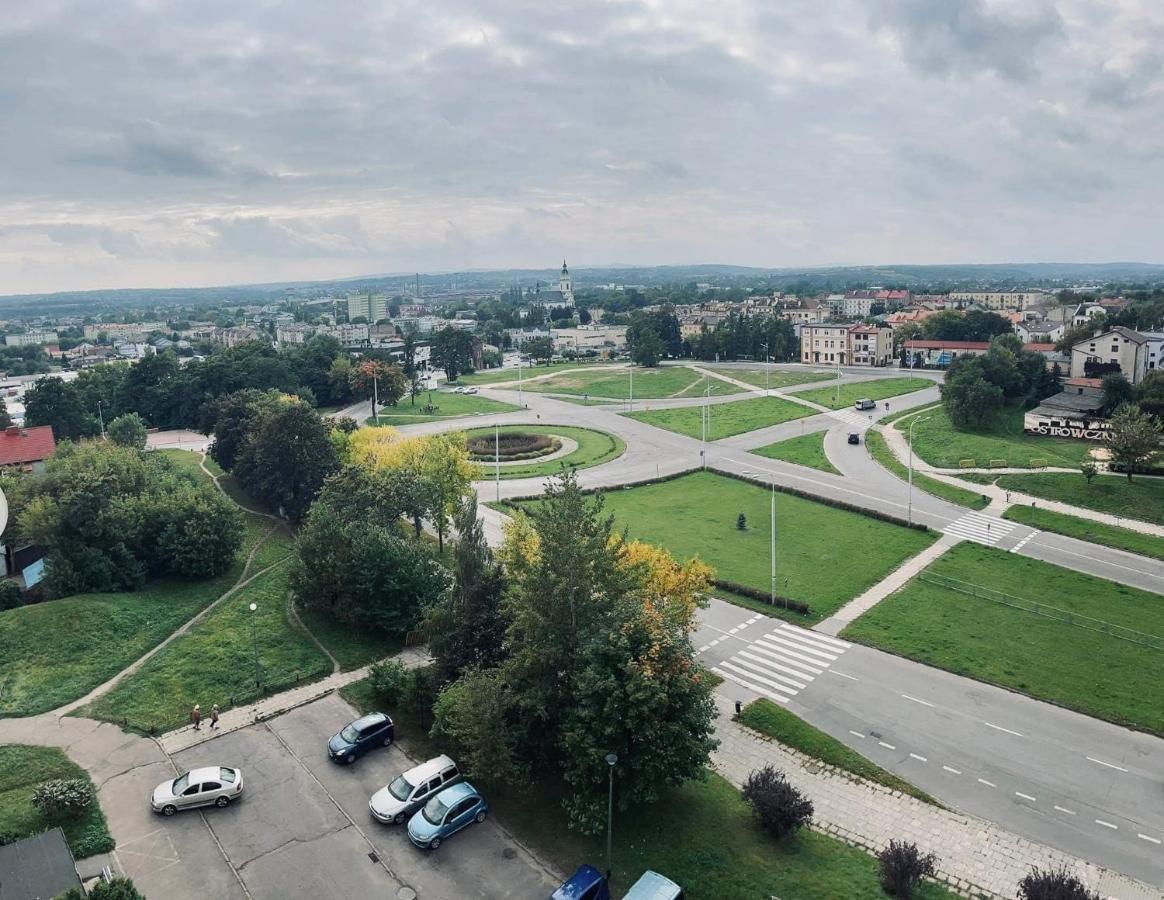 Mieszkanie W Centrum Miasta Ostrowiec Świętokrzyski エクステリア 写真